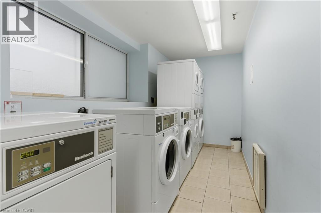 












6720 GLEN ERIN Drive Unit# 312

,
Mississauga,




Ontario
L5N3K8


