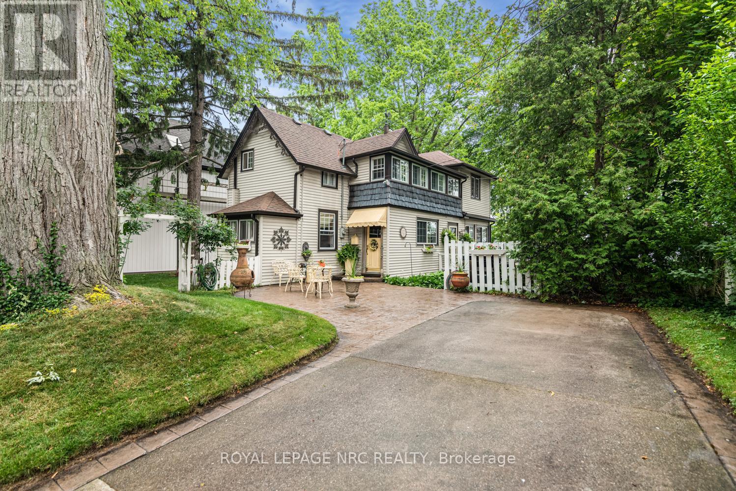 












31 VICTORIA TERRACE N

,
Grimsby (Grimsby Beach),




Ontario
L3M2E6

