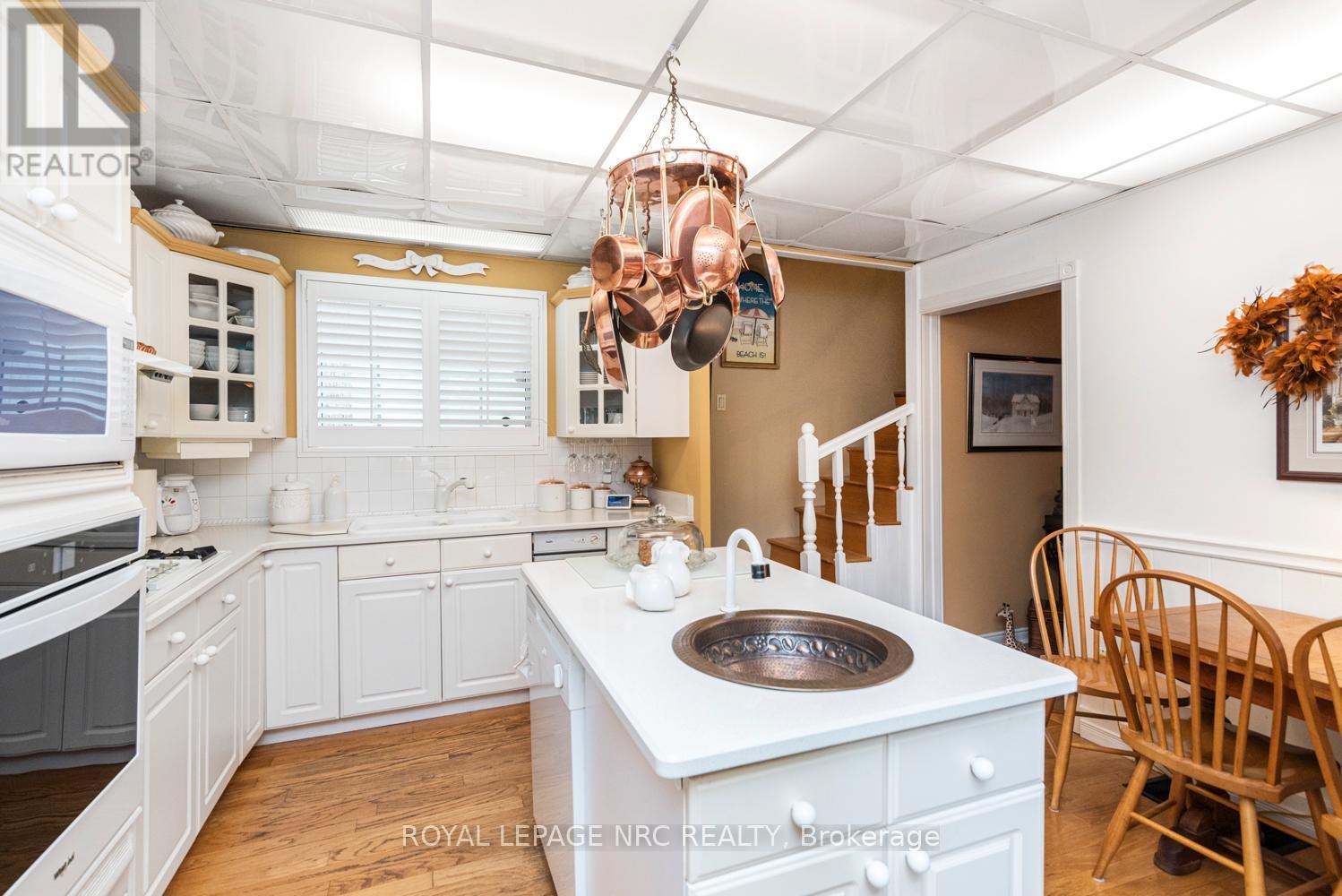 












31 VICTORIA TERRACE N

,
Grimsby (Grimsby Beach),




Ontario
L3M2E6

