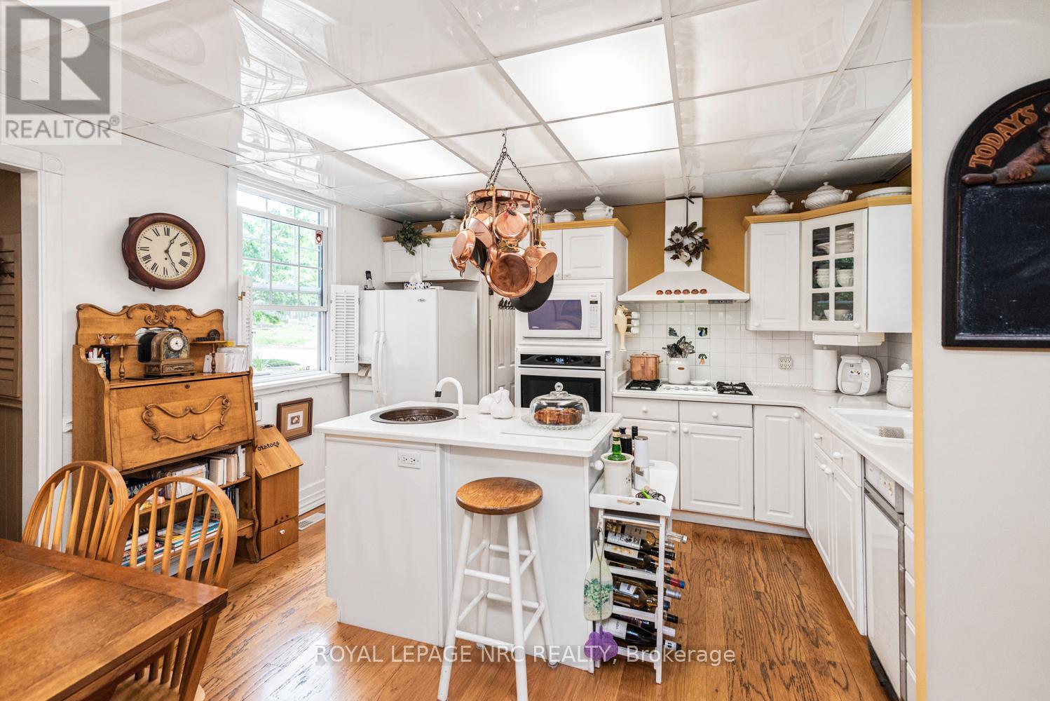 












31 VICTORIA TERRACE N

,
Grimsby (Grimsby Beach),




Ontario
L3M2E6

