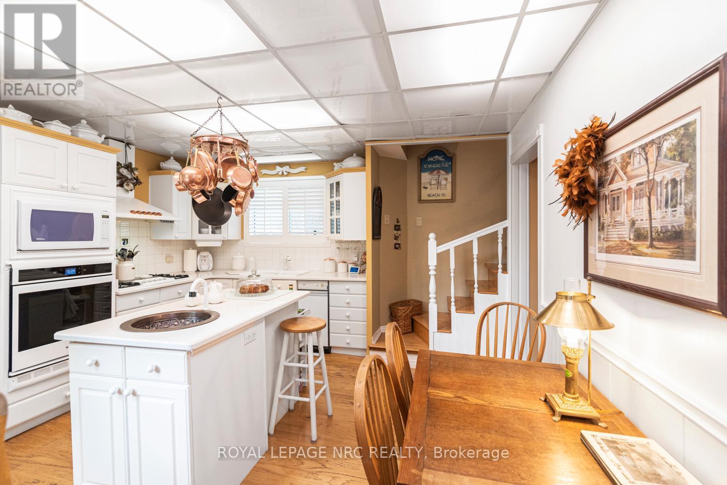 












31 VICTORIA TERRACE N

,
Grimsby (Grimsby Beach),




Ontario
L3M2E6

