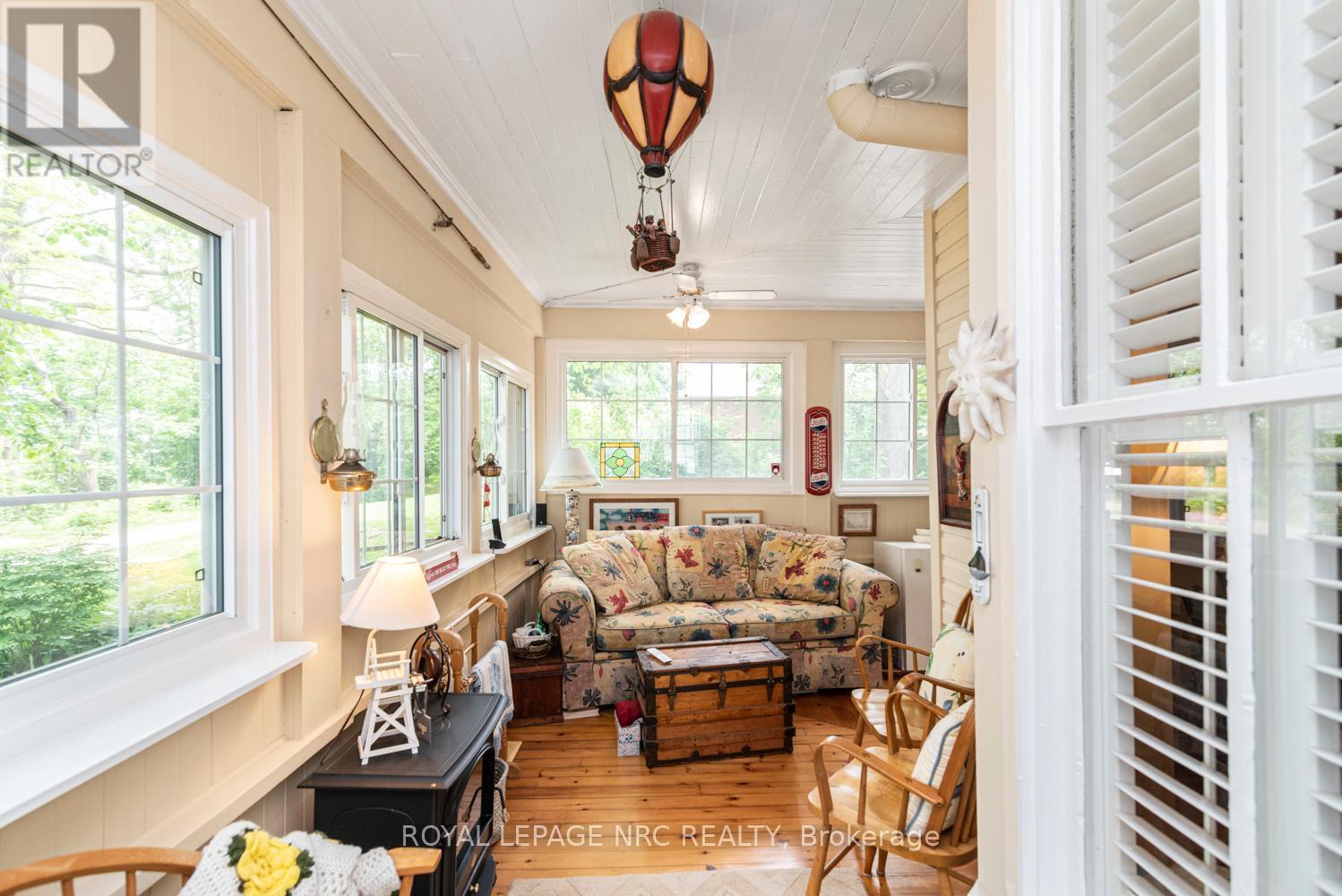 












31 VICTORIA TERRACE N

,
Grimsby (Grimsby Beach),




Ontario
L3M2E6

