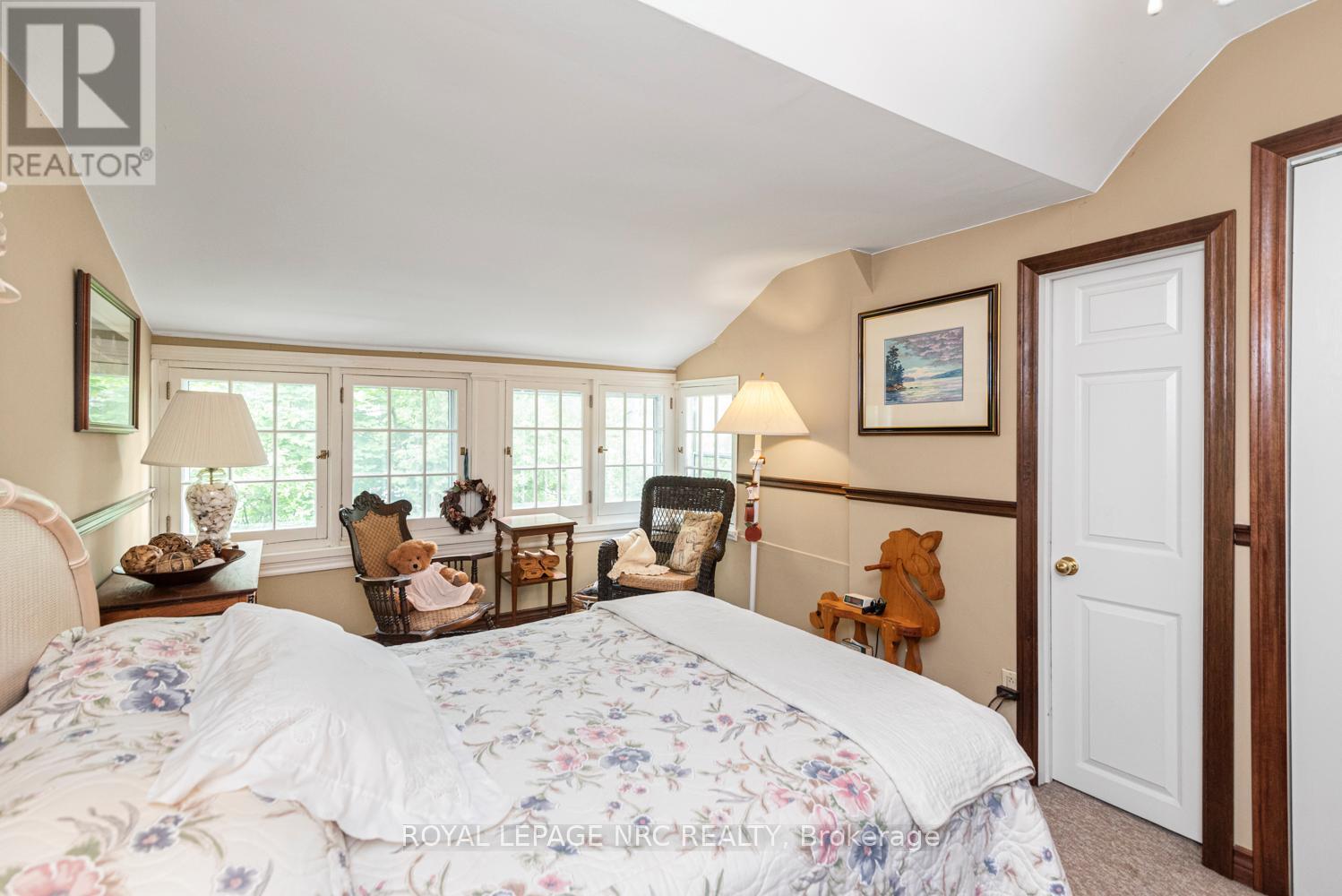 












31 VICTORIA TERRACE N

,
Grimsby (Grimsby Beach),




Ontario
L3M2E6

