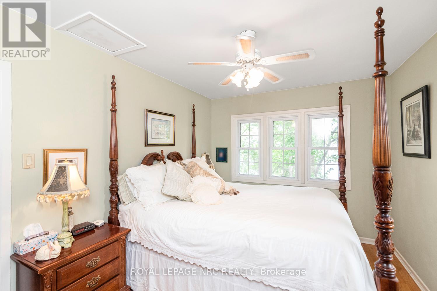 












31 VICTORIA TERRACE N

,
Grimsby (Grimsby Beach),




Ontario
L3M2E6

