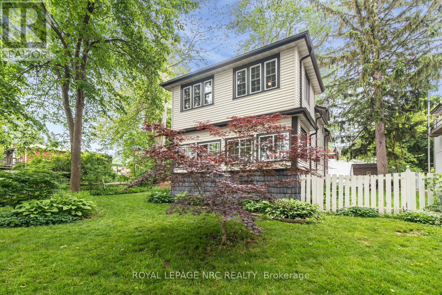 












31 VICTORIA TERRACE N

,
Grimsby (Grimsby Beach),




Ontario
L3M2E6

