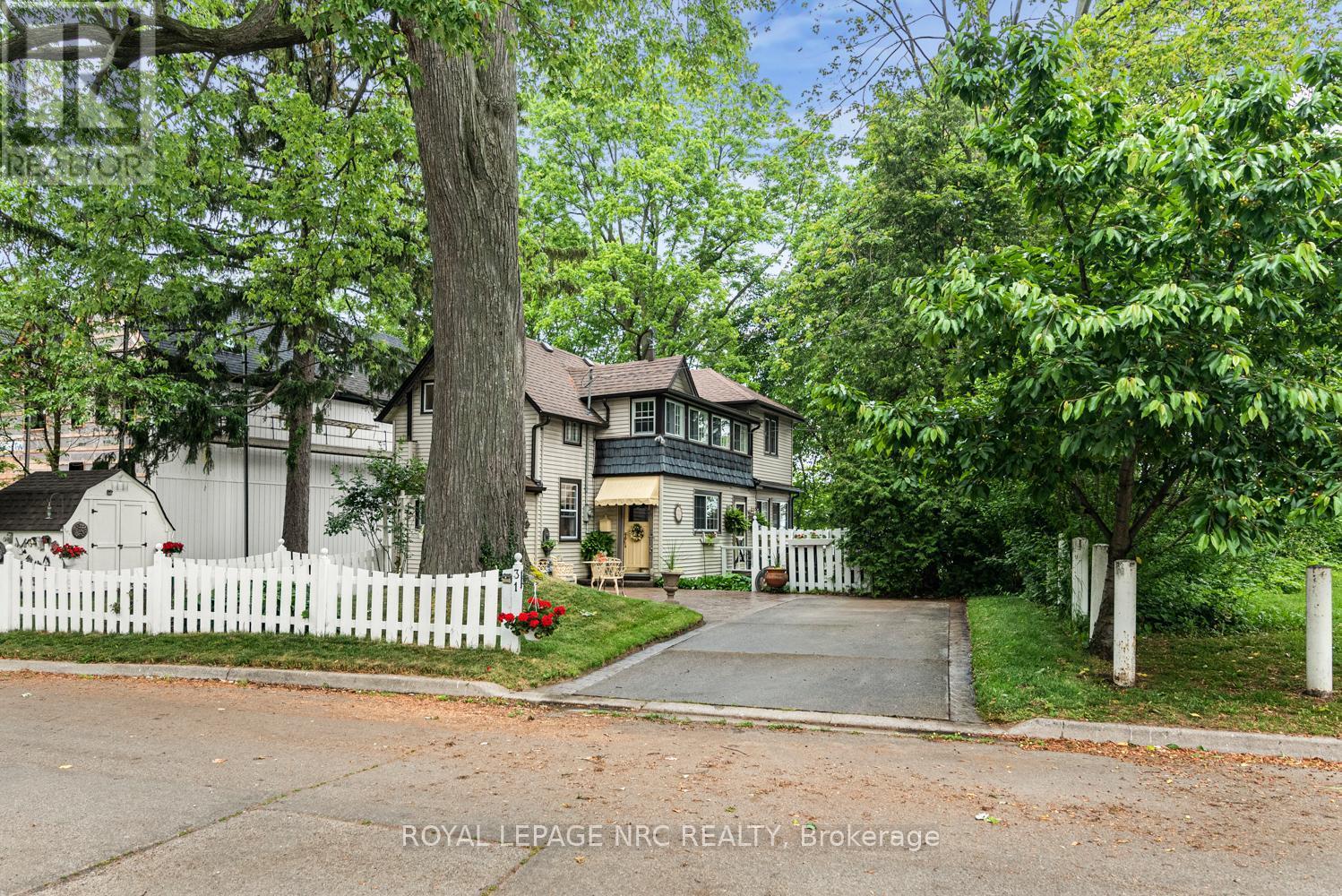 












31 VICTORIA TERRACE N

,
Grimsby (Grimsby Beach),




Ontario
L3M2E6

