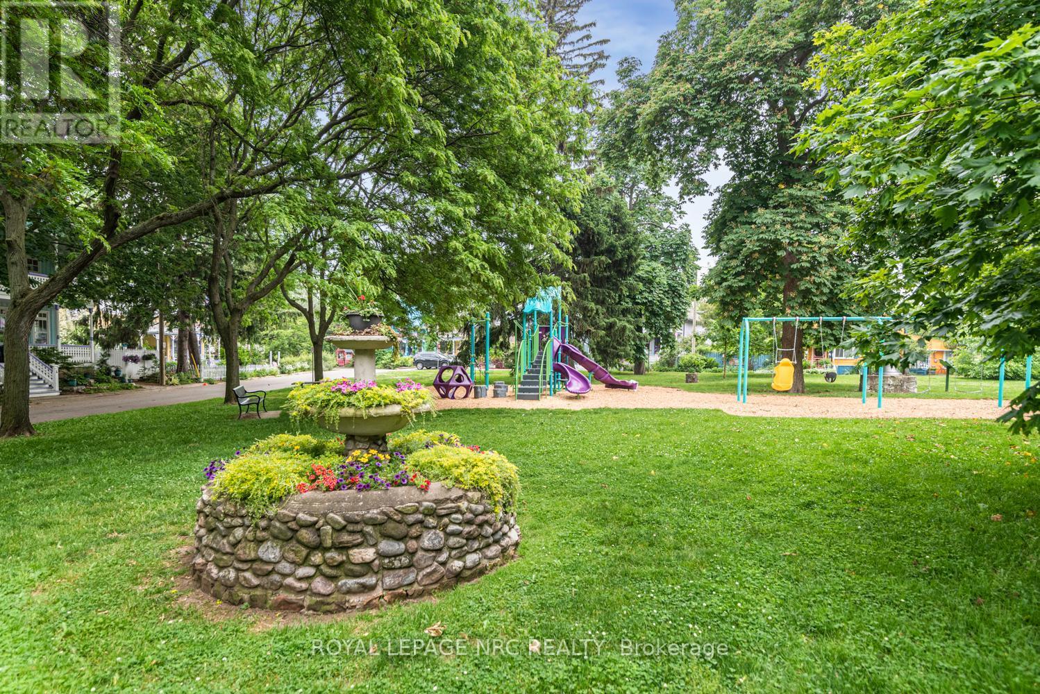 












31 VICTORIA TERRACE N

,
Grimsby (Grimsby Beach),




Ontario
L3M2E6

