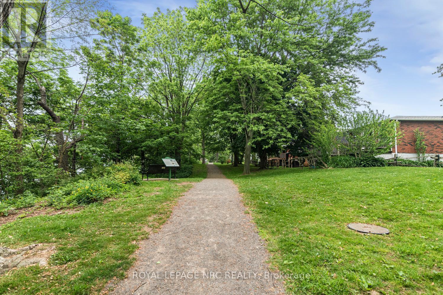 












31 VICTORIA TERRACE N

,
Grimsby (Grimsby Beach),




Ontario
L3M2E6

