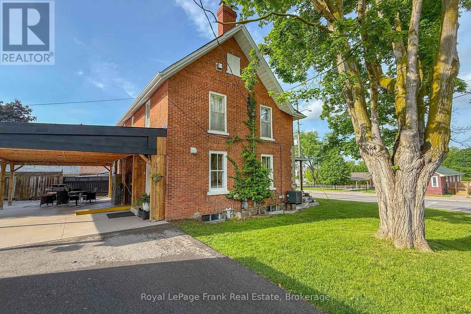 












15578 SIMCOE STREET

,
Scugog (Port Perry),




Ontario
L9L1M2

