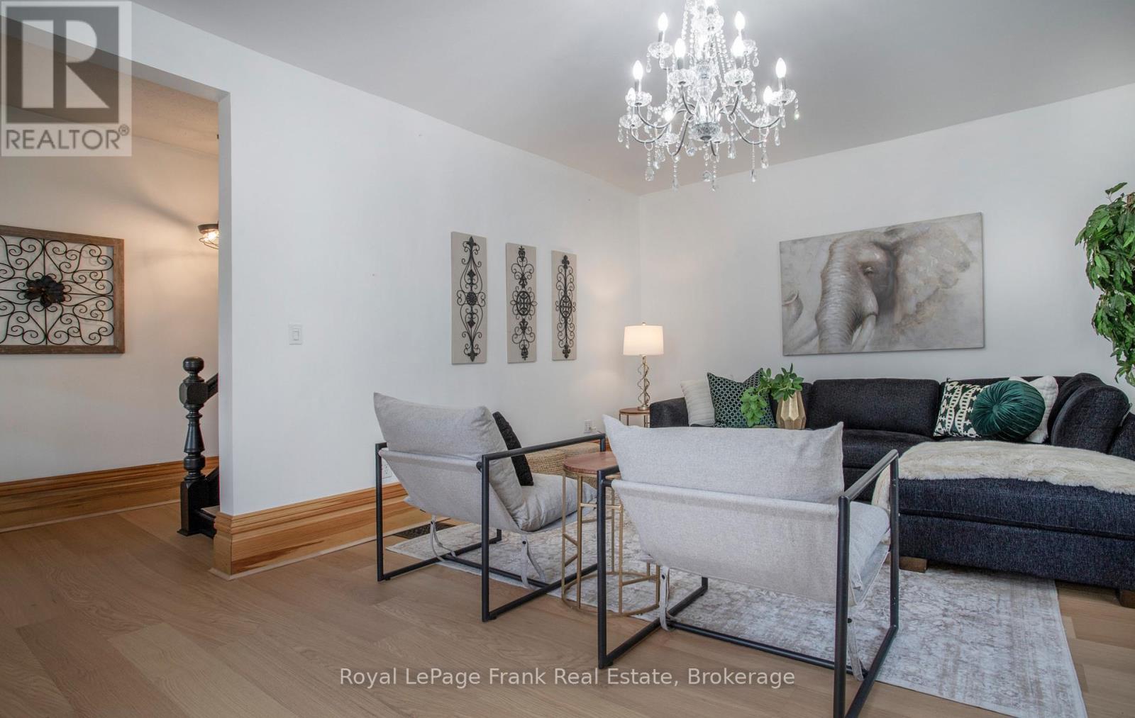 












15578 SIMCOE STREET

,
Scugog (Port Perry),




Ontario
L9L1M2

