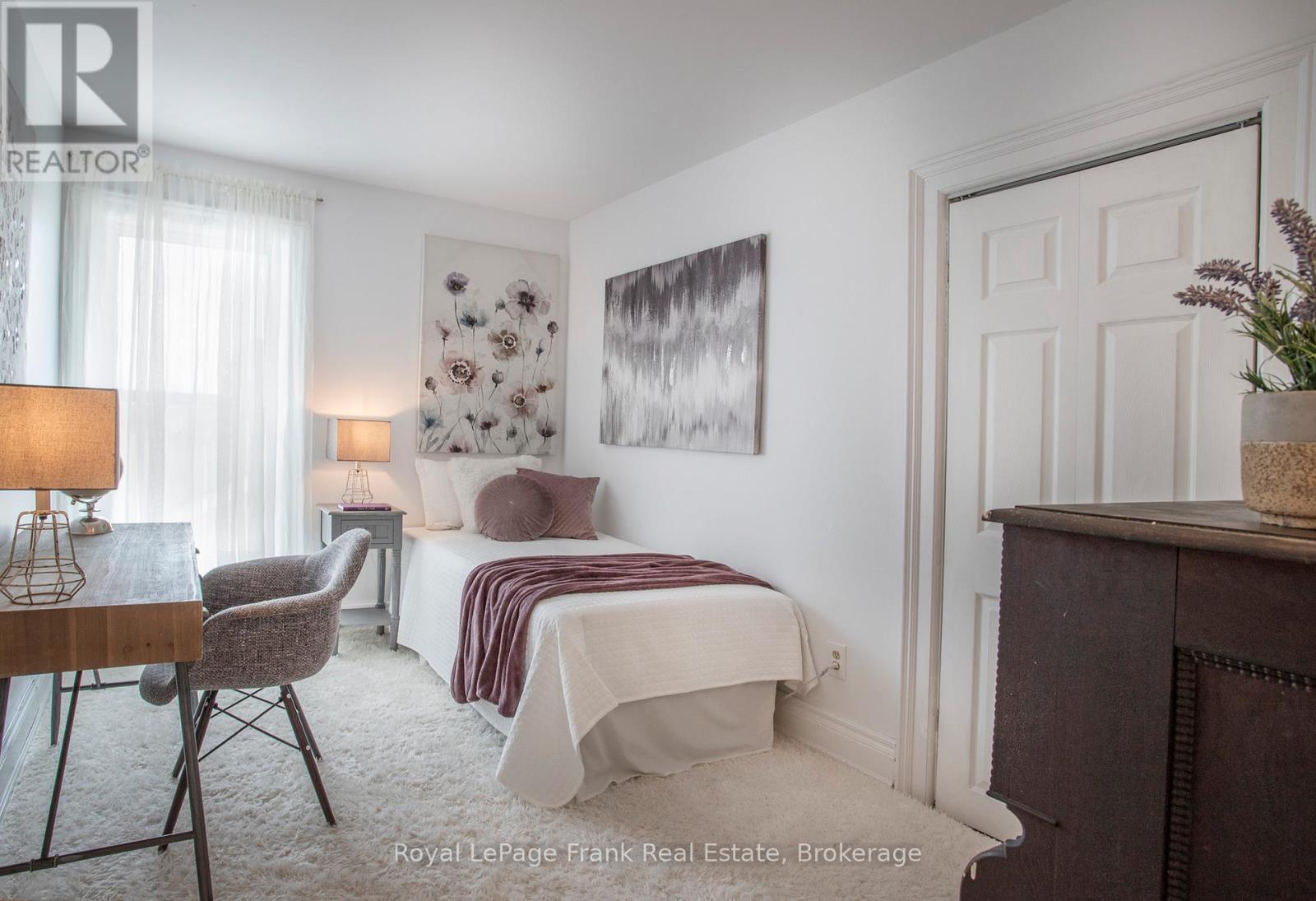 












15578 SIMCOE STREET

,
Scugog (Port Perry),




Ontario
L9L1M2

