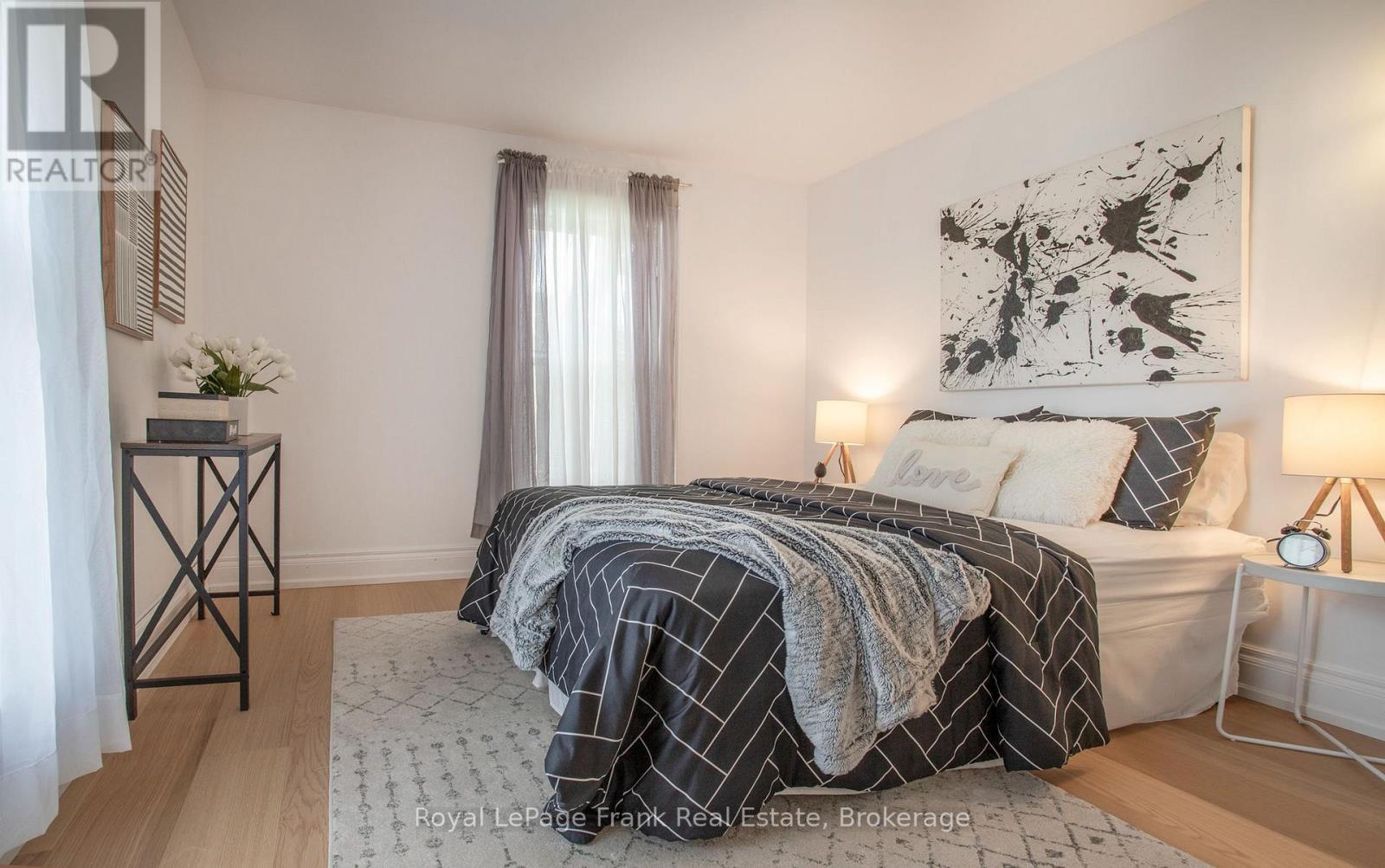 












15578 SIMCOE STREET

,
Scugog (Port Perry),




Ontario
L9L1M2

