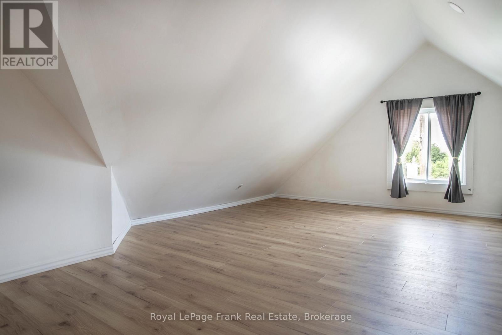 












15578 SIMCOE STREET

,
Scugog (Port Perry),




Ontario
L9L1M2


