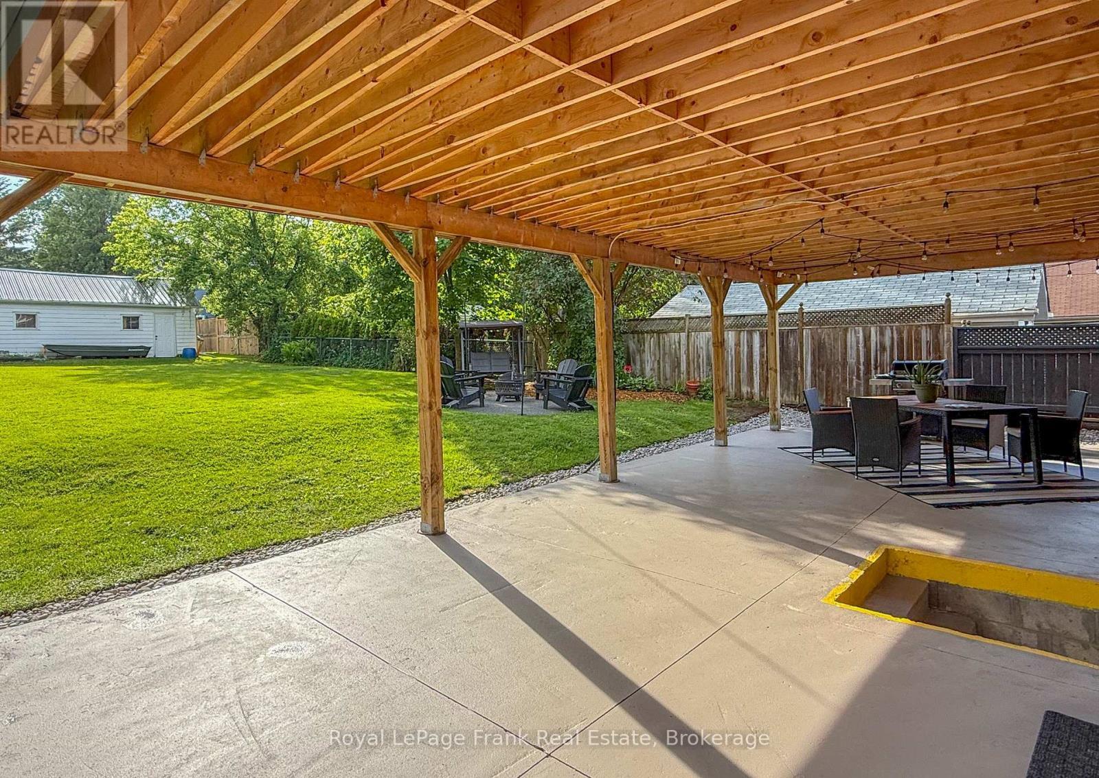 












15578 SIMCOE STREET

,
Scugog (Port Perry),




Ontario
L9L1M2

