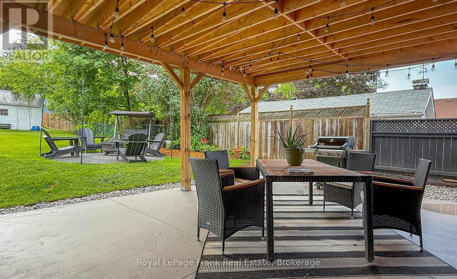 












15578 SIMCOE STREET

,
Scugog (Port Perry),




Ontario
L9L1M2


