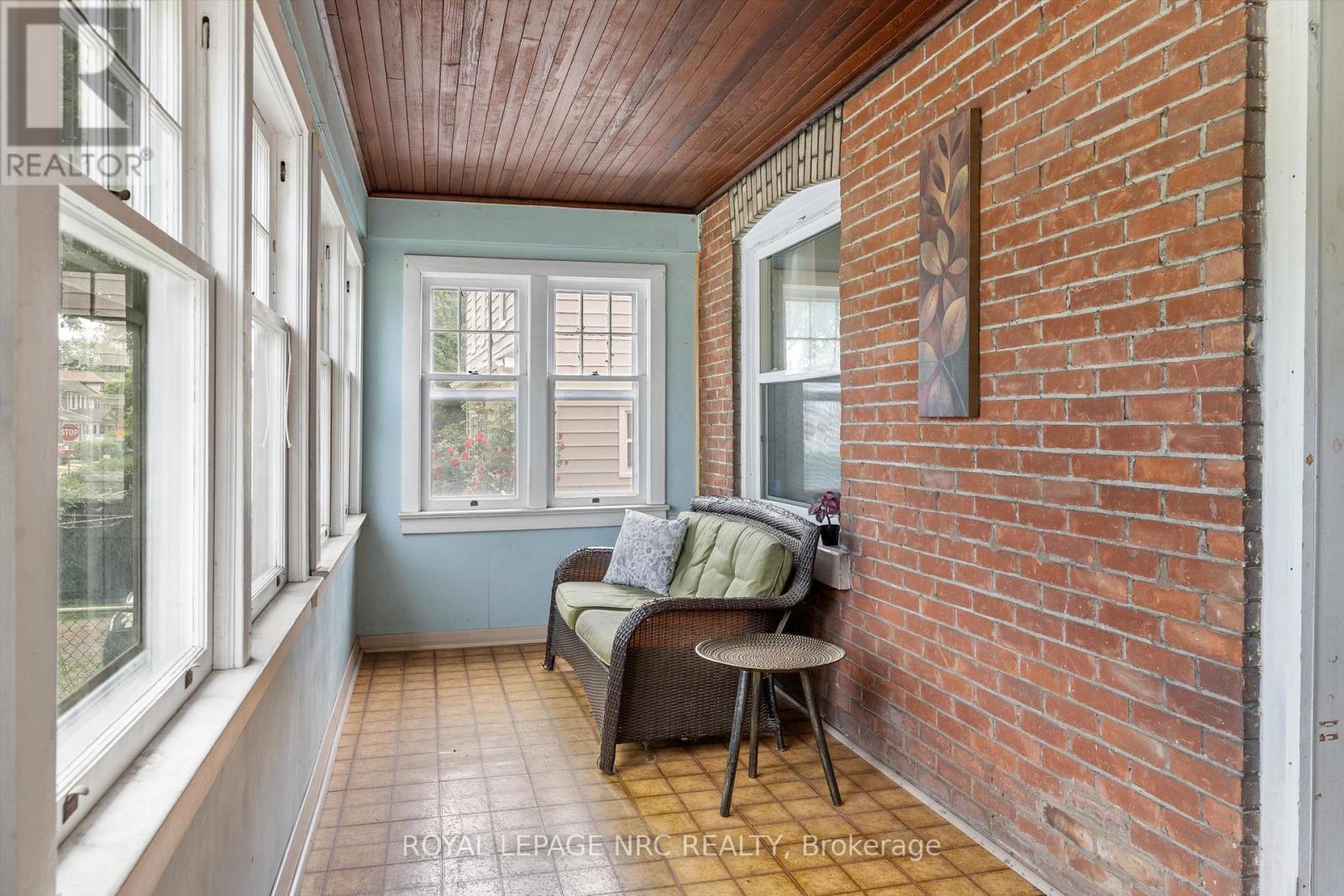 












167 PLEASANT AVENUE

,
St. Catharines (Downtown),




Ontario
L2R1Y6

