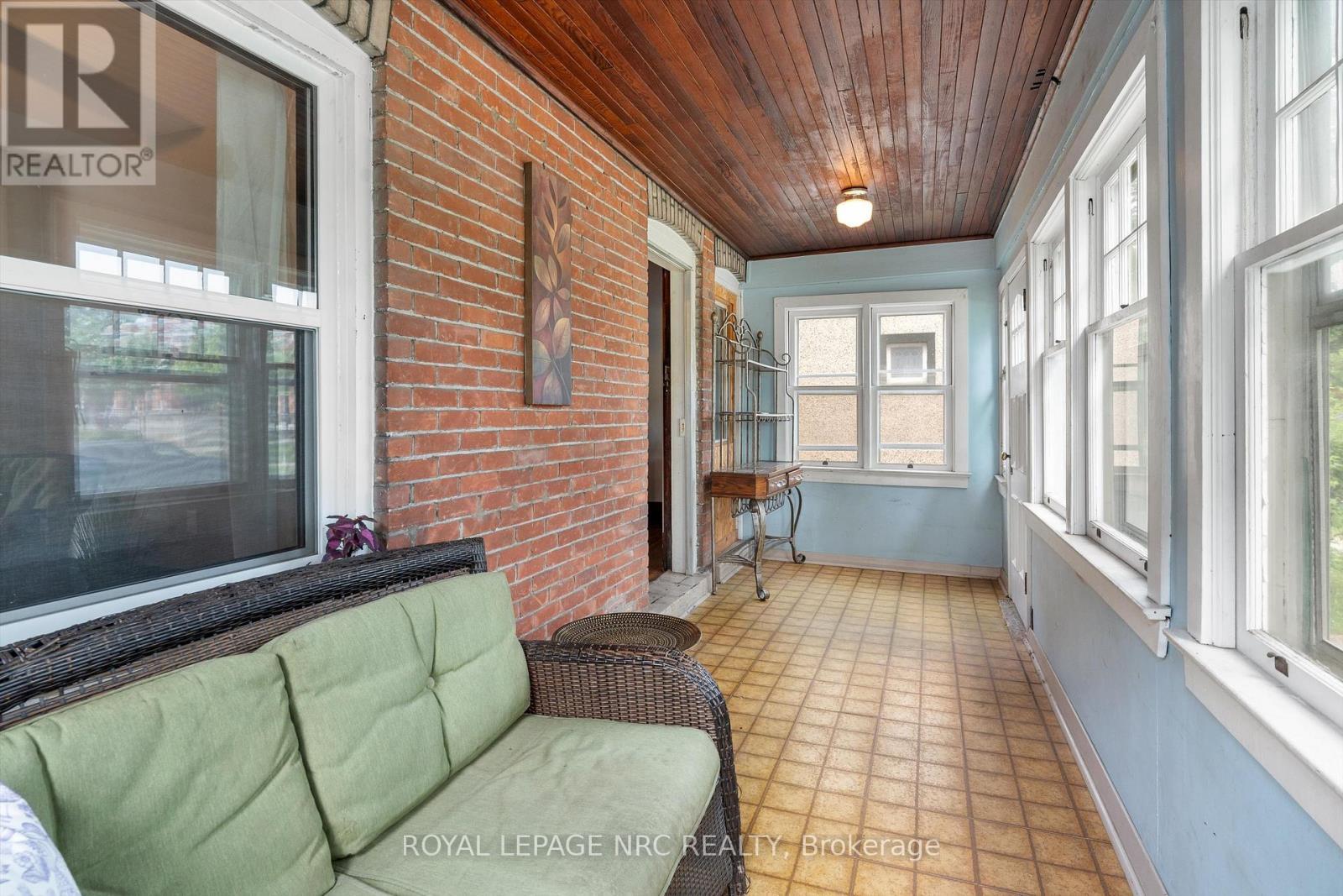 












167 PLEASANT AVENUE

,
St. Catharines (Downtown),




Ontario
L2R1Y6

