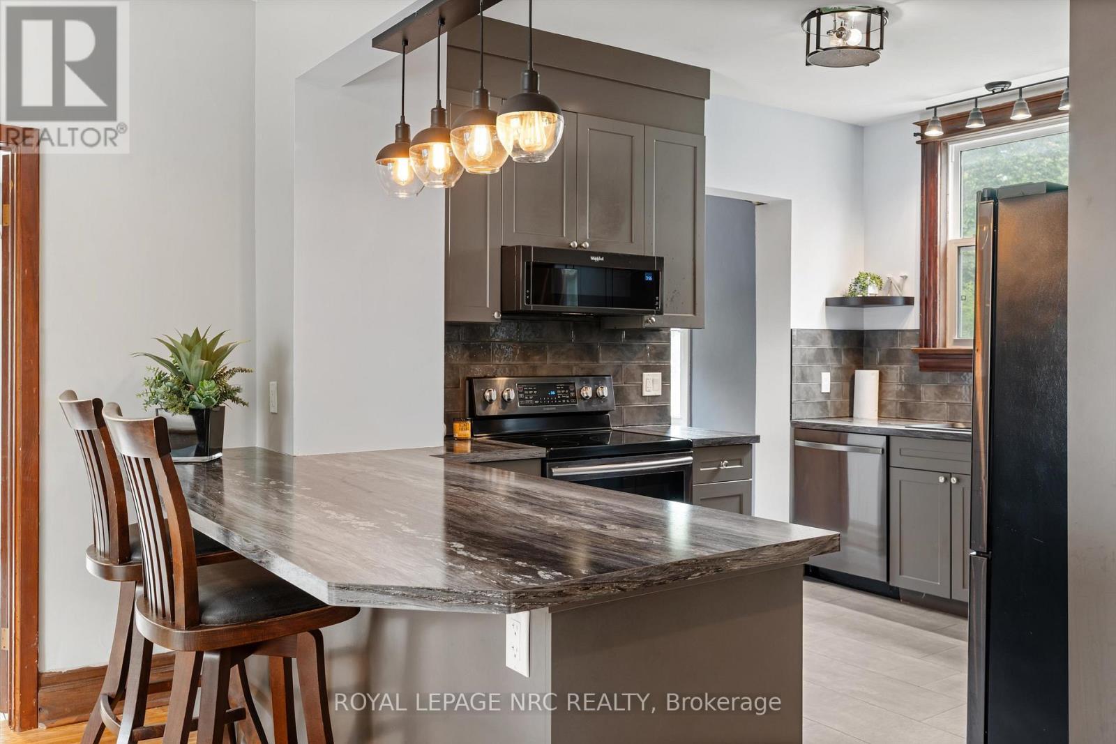 












167 PLEASANT AVENUE

,
St. Catharines (Downtown),




Ontario
L2R1Y6

