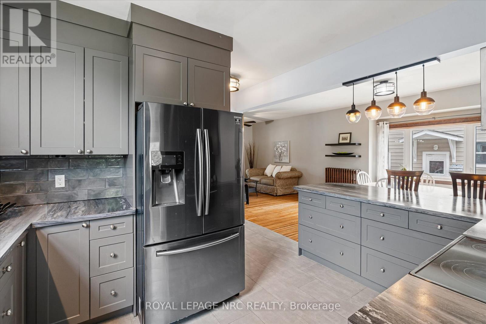 












167 PLEASANT AVENUE

,
St. Catharines (Downtown),




Ontario
L2R1Y6

