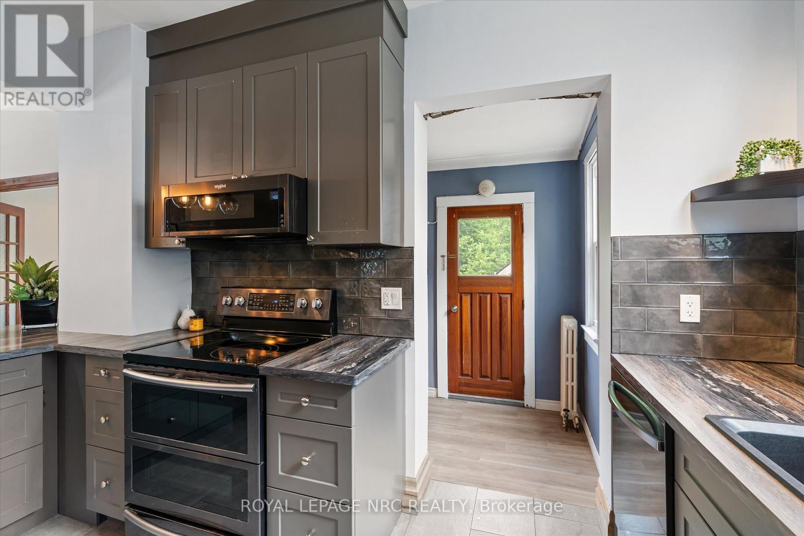 












167 PLEASANT AVENUE

,
St. Catharines (Downtown),




Ontario
L2R1Y6

