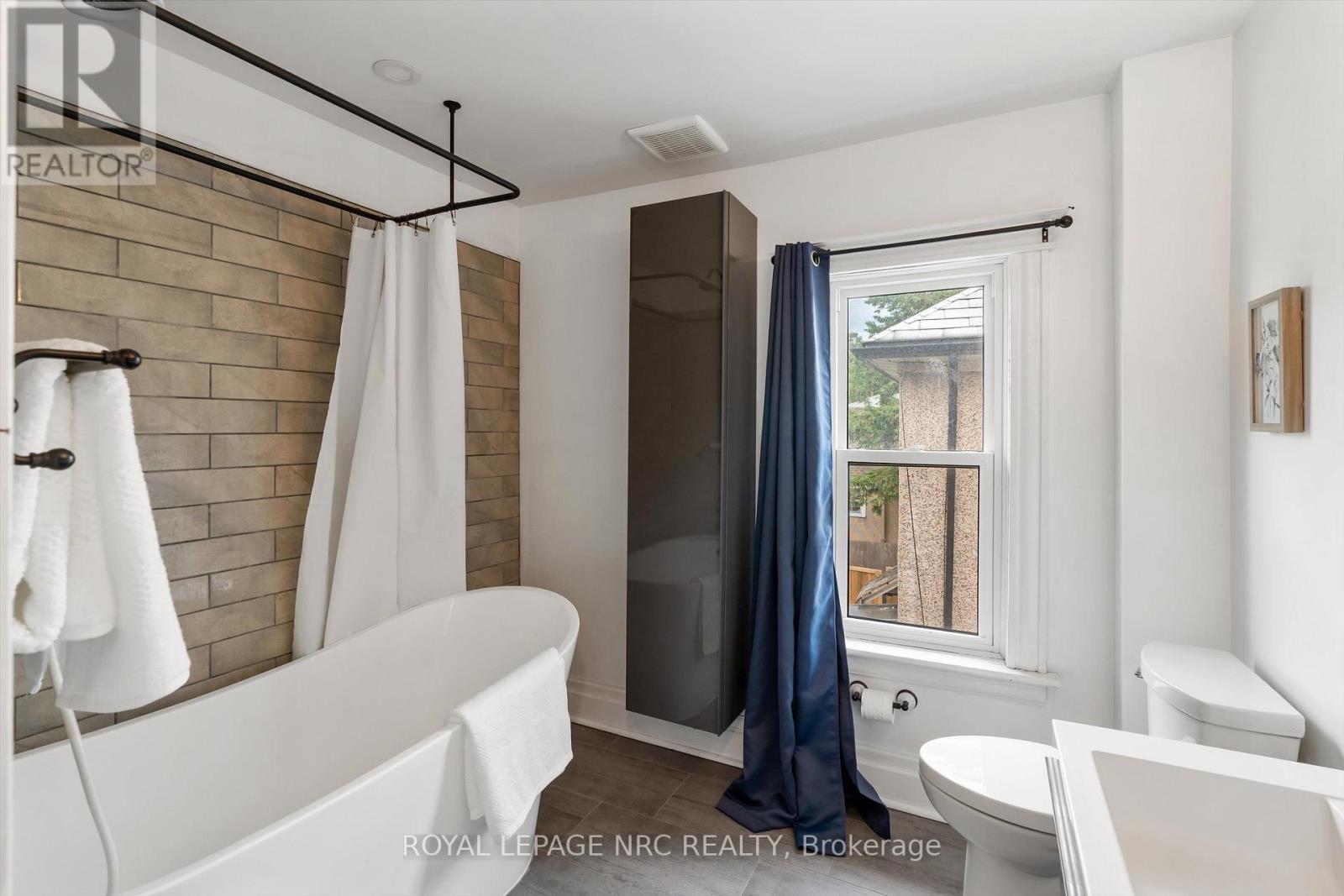 












167 PLEASANT AVENUE

,
St. Catharines (Downtown),




Ontario
L2R1Y6

