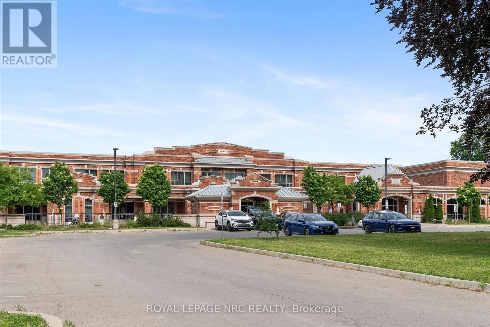 












167 PLEASANT AVENUE

,
St. Catharines (Downtown),




Ontario
L2R1Y6


