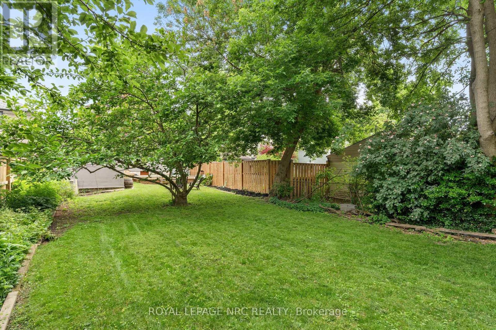 












167 PLEASANT AVENUE

,
St. Catharines (Downtown),




Ontario
L2R1Y6

