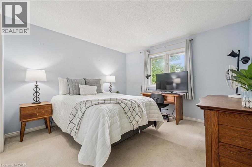 












18 MCELDERRY Road

,
Guelph,




Ontario
N1G4K3

