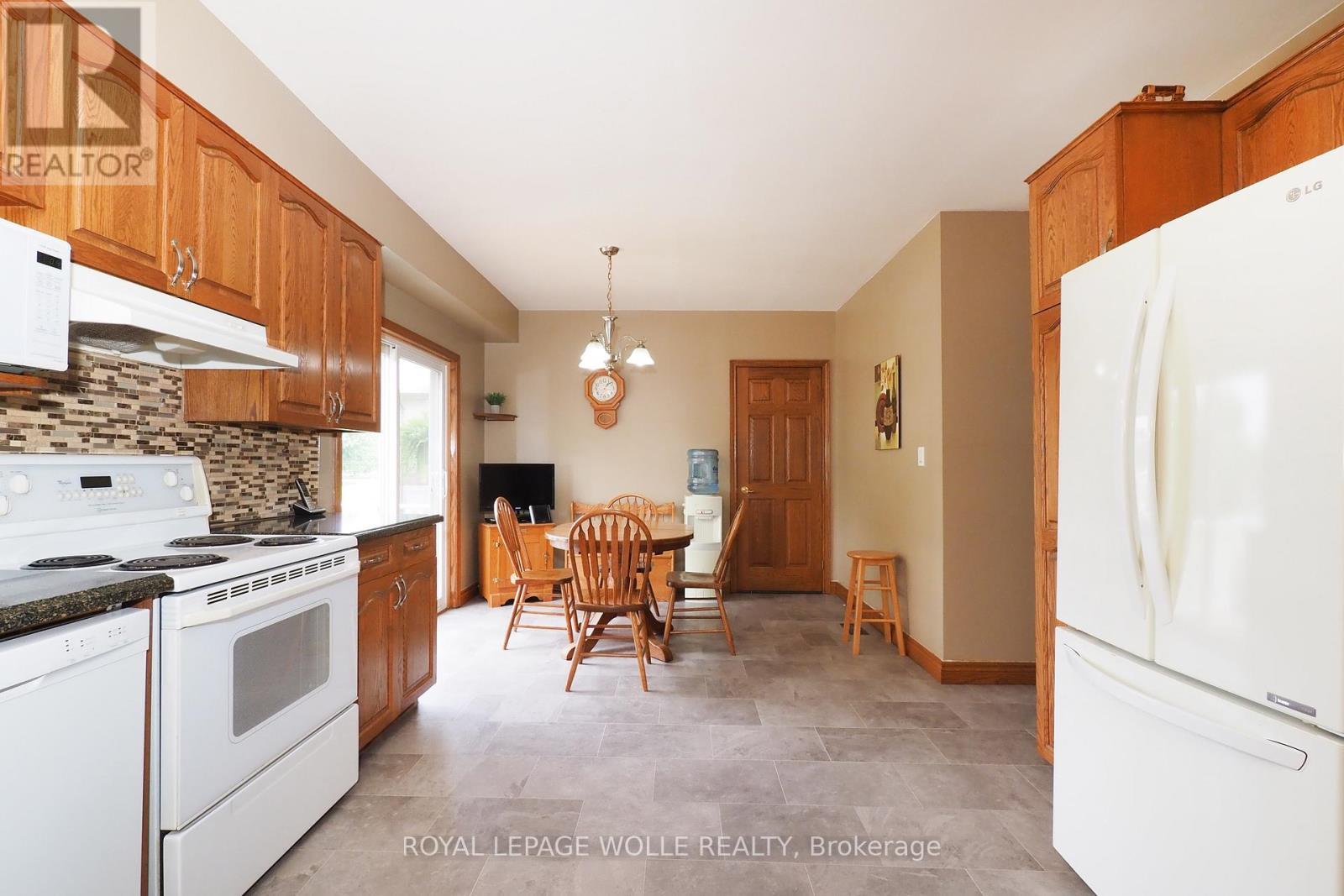 












3407 LOBSINGER LINE

,
Wellesley,




Ontario
N0B2M0

