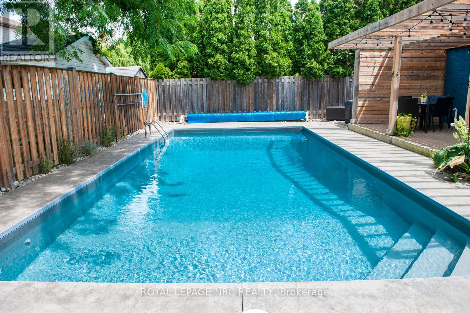 












22 SENATOR DRIVE

,
St. Catharines (Rykert/Vansickle),




Ontario
L2S3T3

