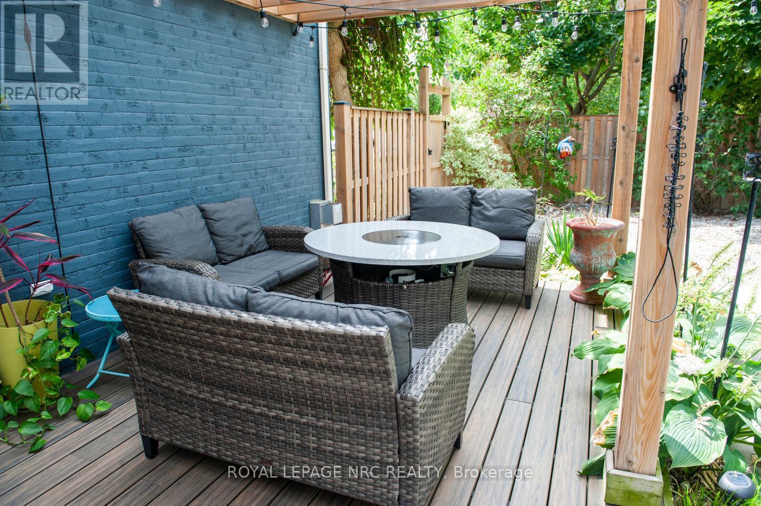 












22 SENATOR DRIVE

,
St. Catharines (Rykert/Vansickle),




Ontario
L2S3T3


