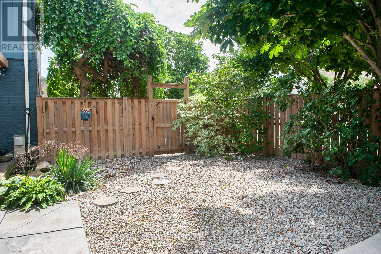 












22 SENATOR DRIVE

,
St. Catharines (Rykert/Vansickle),




Ontario
L2S3T3

