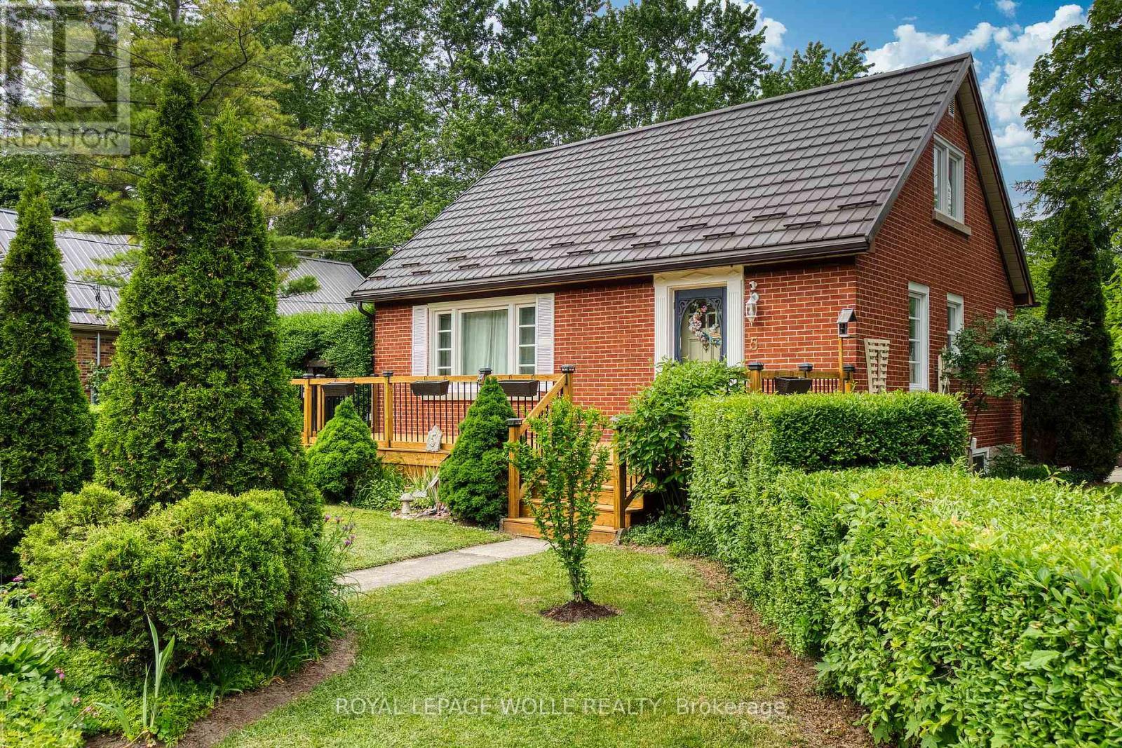 












5 BRENTWOOD AVENUE

,
Kitchener,




Ontario
N2H2C4

