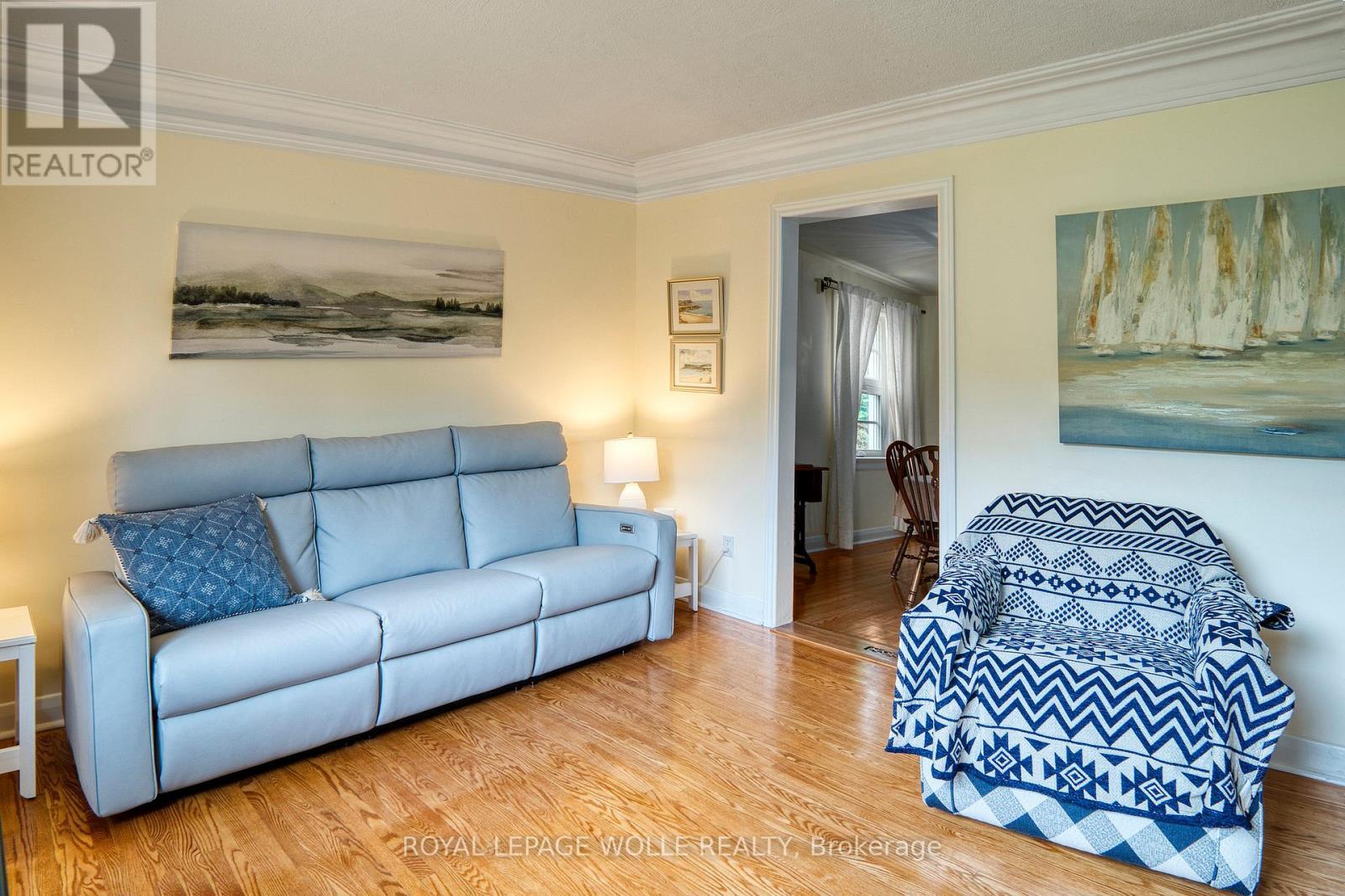 












5 BRENTWOOD AVENUE

,
Kitchener,




Ontario
N2H2C4

