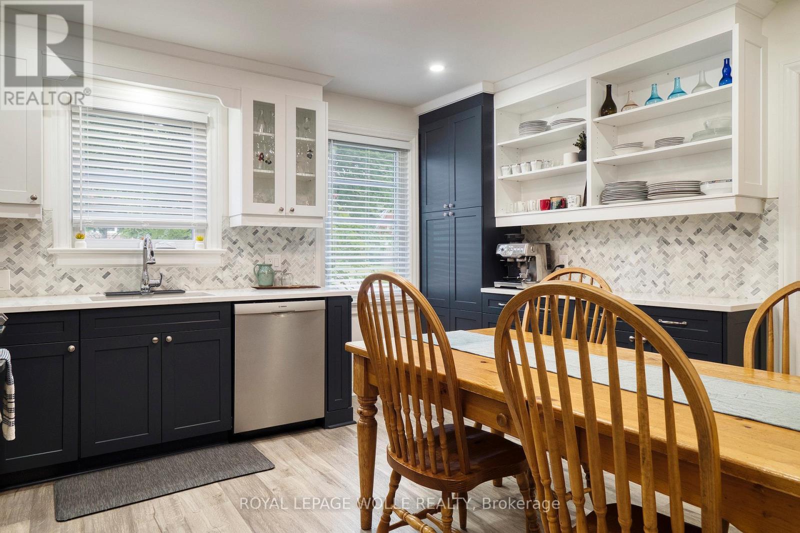 












5 BRENTWOOD AVENUE

,
Kitchener,




Ontario
N2H2C4

