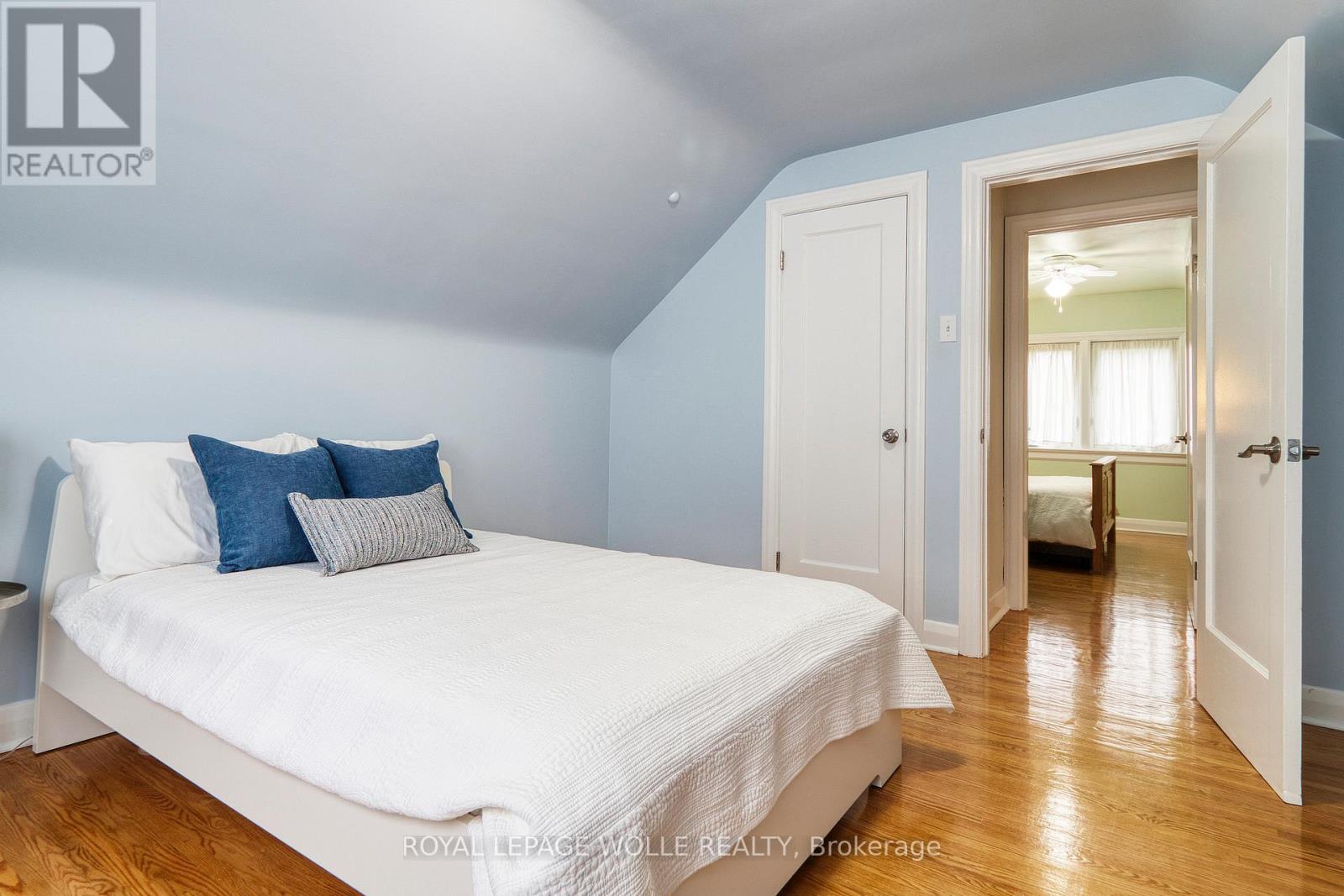 












5 BRENTWOOD AVENUE

,
Kitchener,




Ontario
N2H2C4

