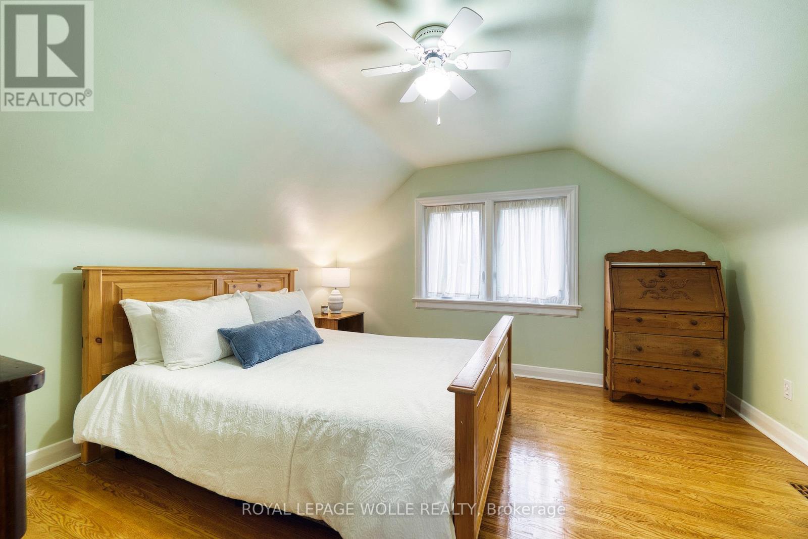












5 BRENTWOOD AVENUE

,
Kitchener,




Ontario
N2H2C4

