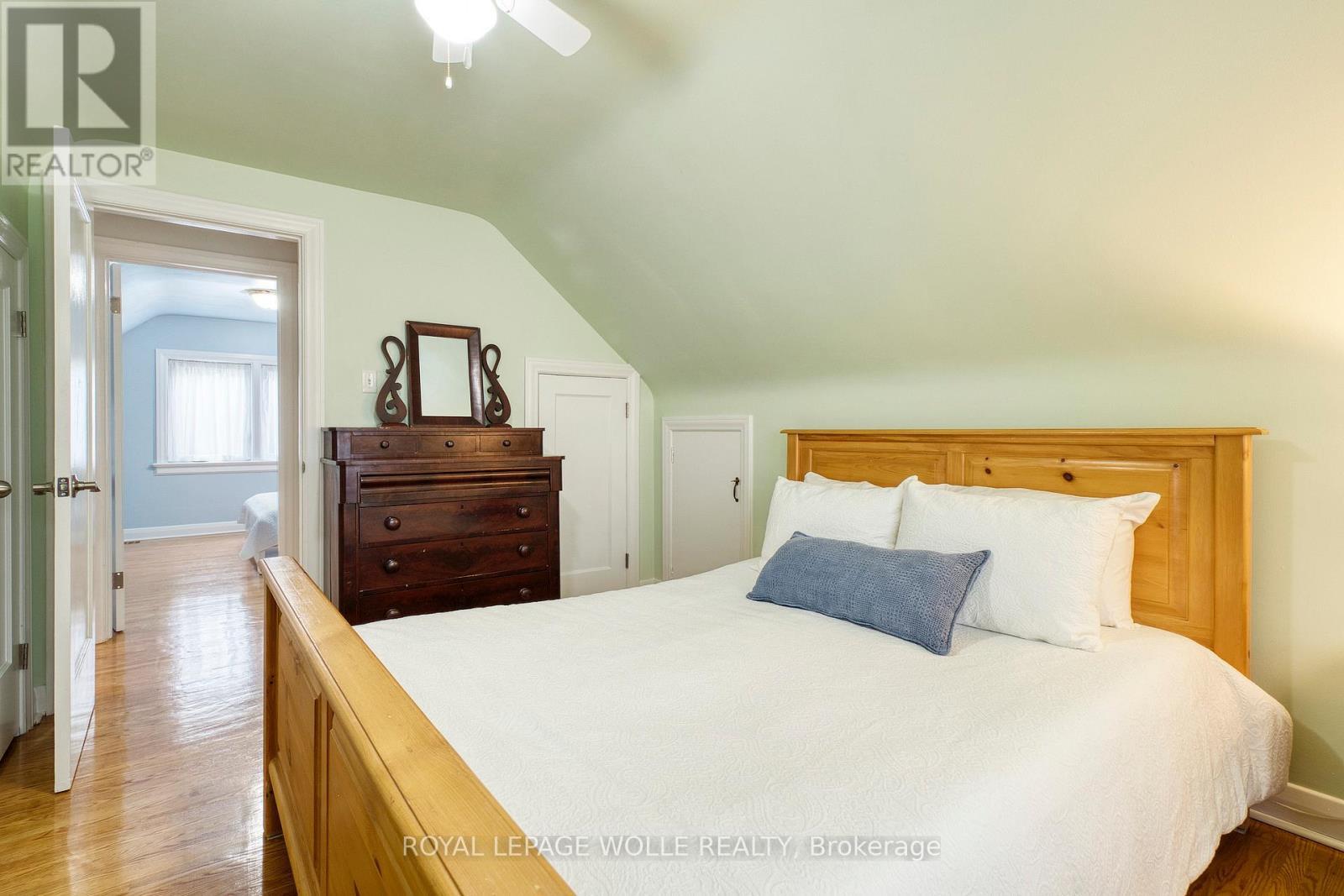 












5 BRENTWOOD AVENUE

,
Kitchener,




Ontario
N2H2C4

