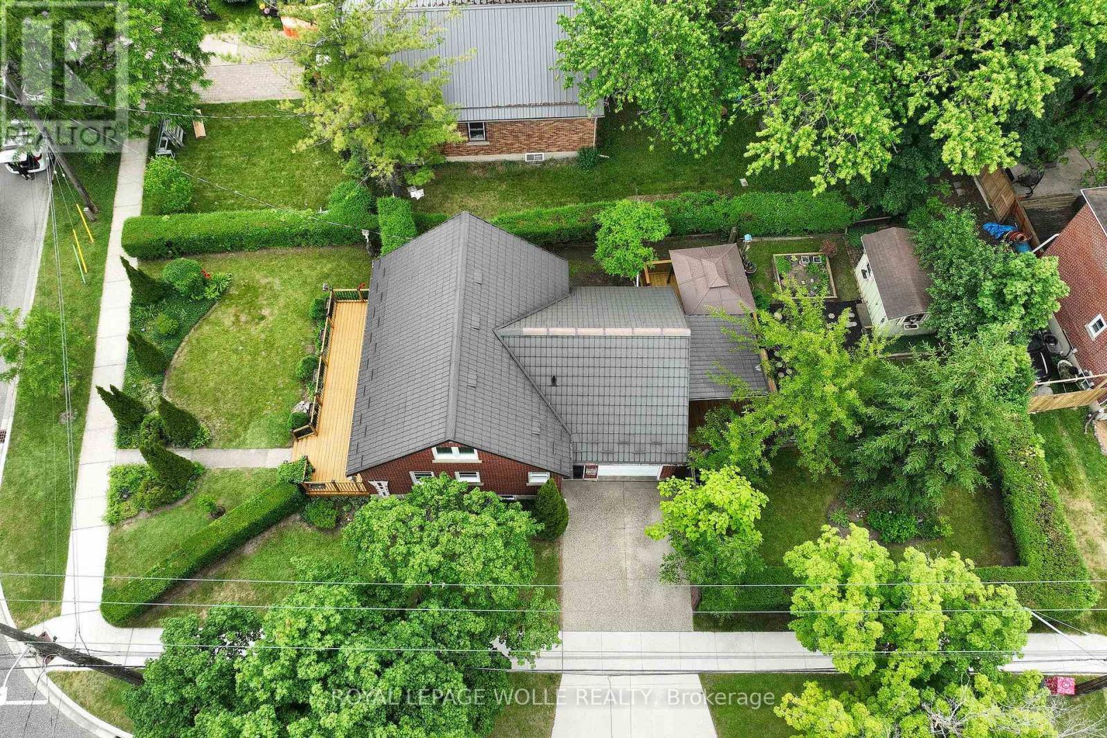 












5 BRENTWOOD AVENUE

,
Kitchener,




Ontario
N2H2C4


