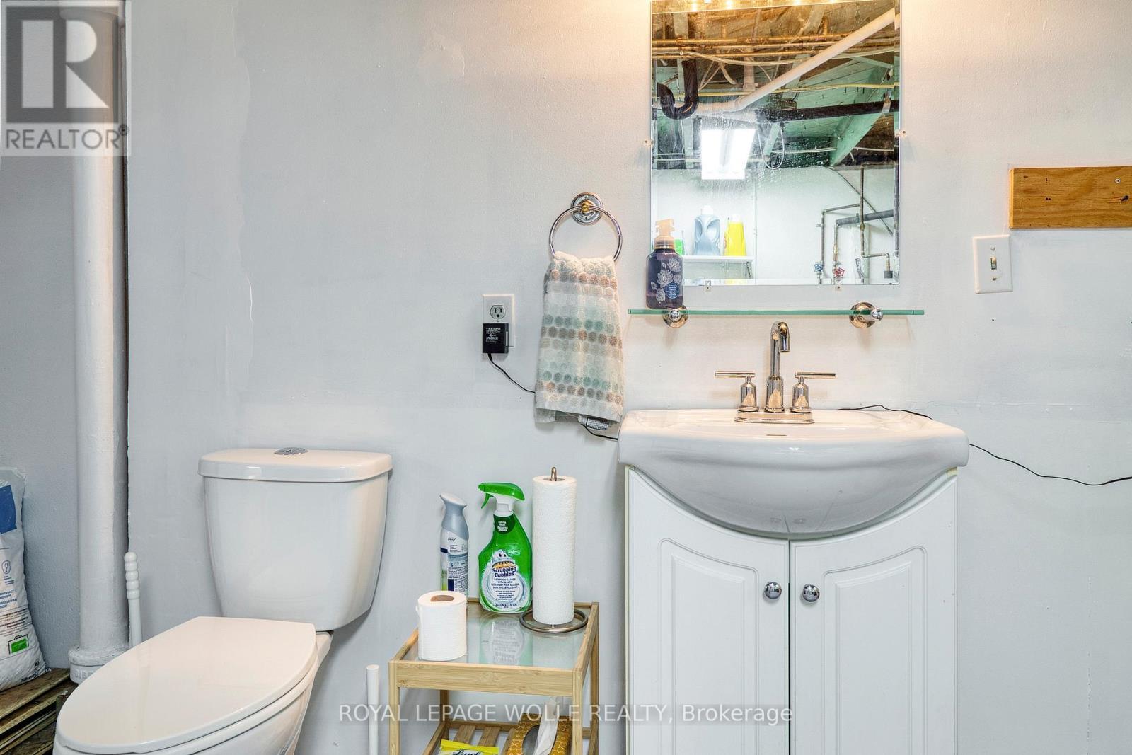 












5 BRENTWOOD AVENUE

,
Kitchener,




Ontario
N2H2C4

