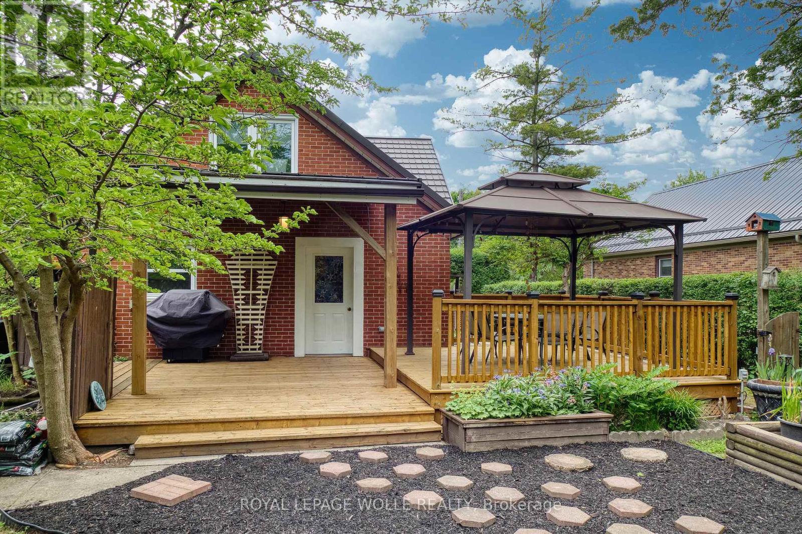 












5 BRENTWOOD AVENUE

,
Kitchener,




Ontario
N2H2C4

