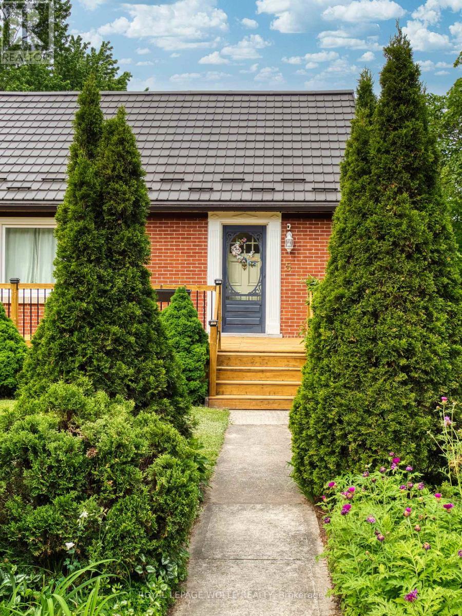 












5 BRENTWOOD AVENUE

,
Kitchener,




Ontario
N2H2C4

