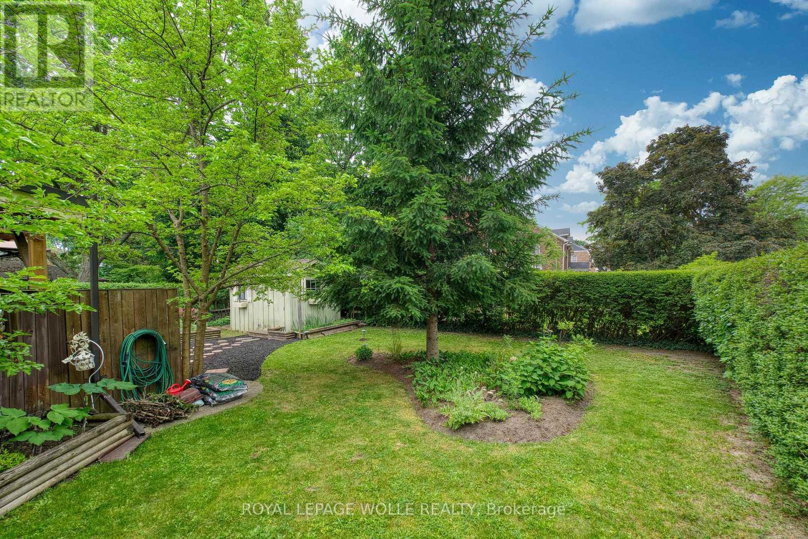 












5 BRENTWOOD AVENUE

,
Kitchener,




Ontario
N2H2C4

