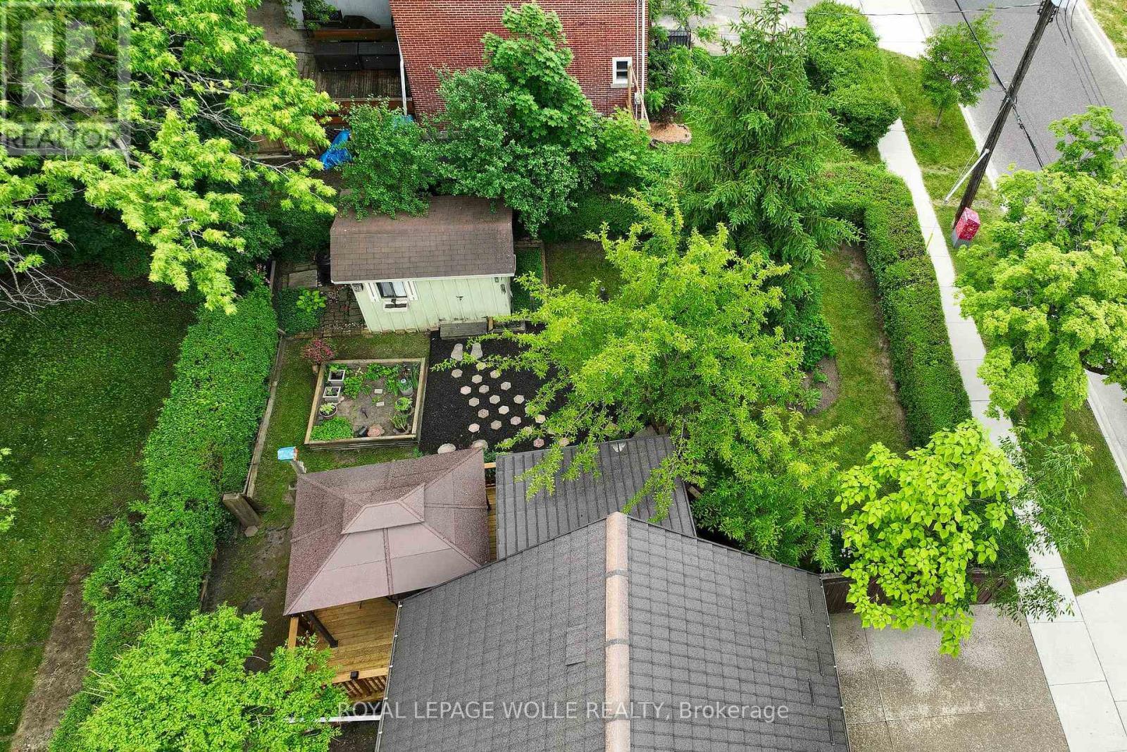 












5 BRENTWOOD AVENUE

,
Kitchener,




Ontario
N2H2C4

