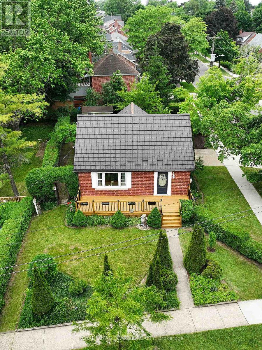 












5 BRENTWOOD AVENUE

,
Kitchener,




Ontario
N2H2C4

