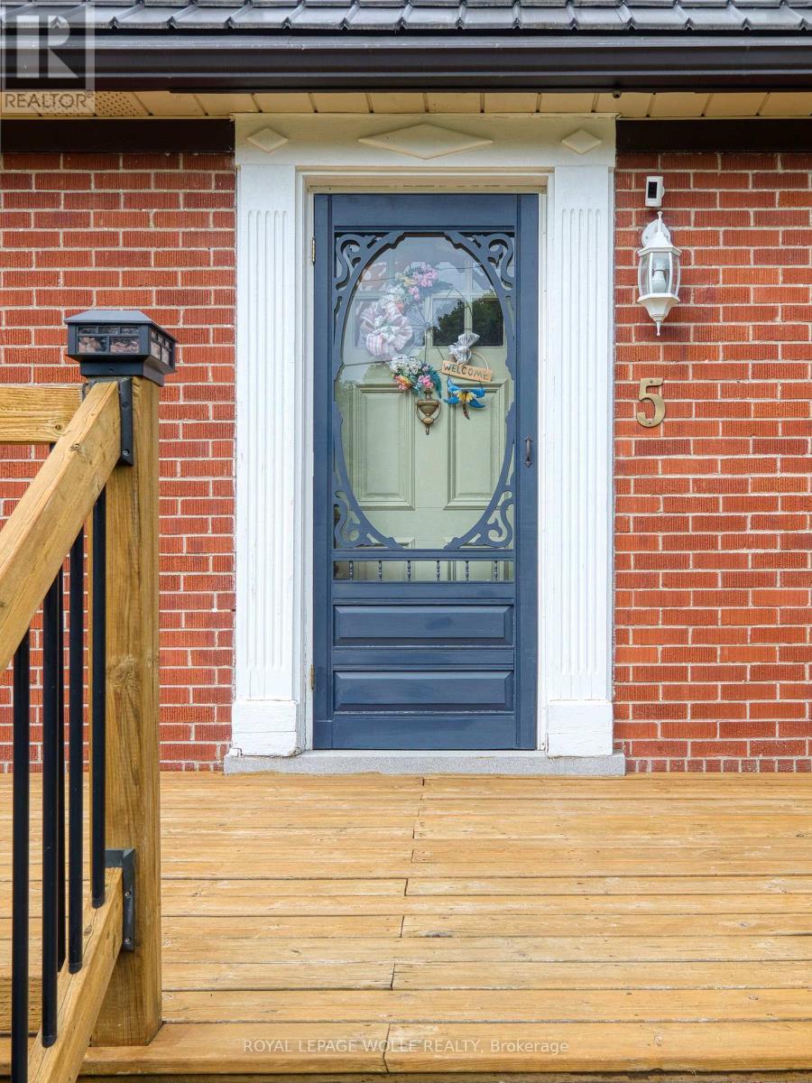 












5 BRENTWOOD AVENUE

,
Kitchener,




Ontario
N2H2C4

