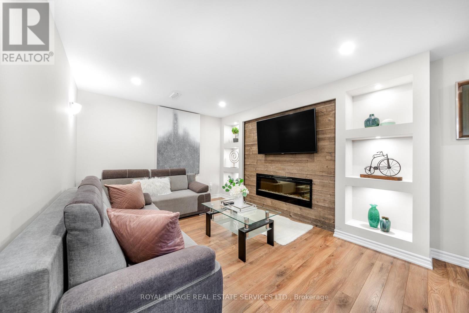 












BSMT  APT 2 - 16 EMBERS DRIVE

,
Toronto,




Ontario
M9C3E5

