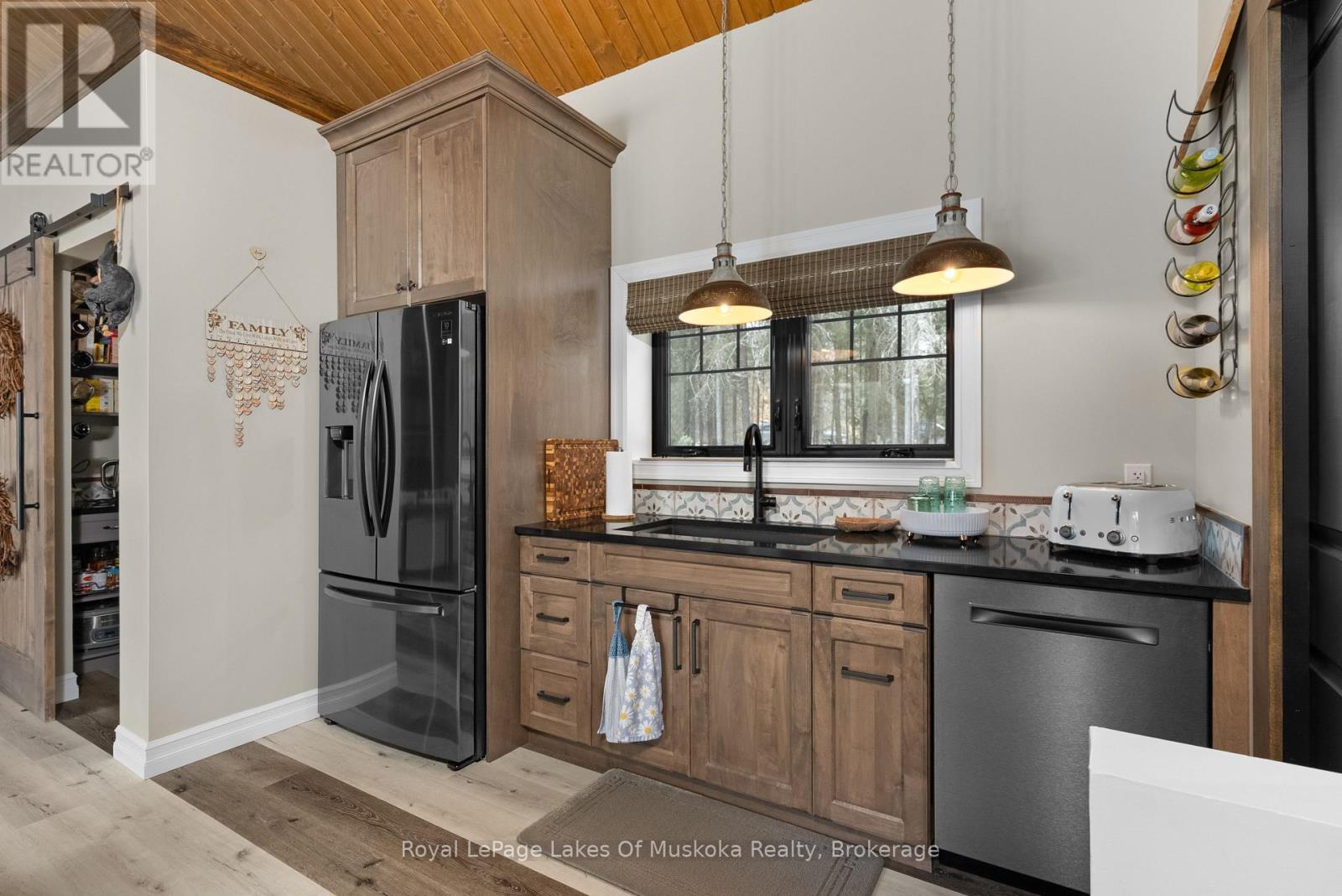 












679 BOULDER ROAD

,
Parry Sound Remote Area (Laurier),




Ontario
P0A1X0

