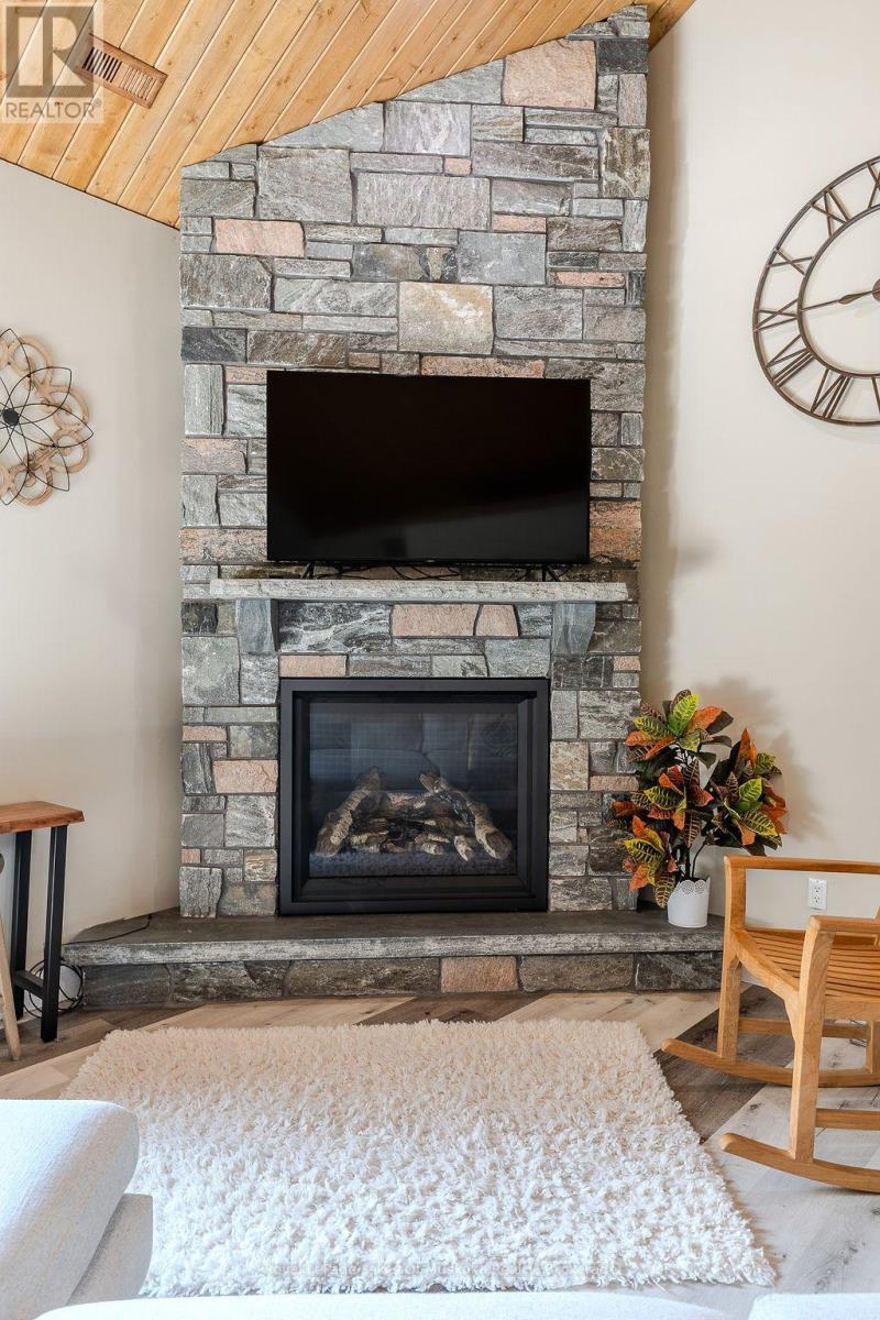 












679 BOULDER ROAD

,
Parry Sound Remote Area (Laurier),




Ontario
P0A1X0

