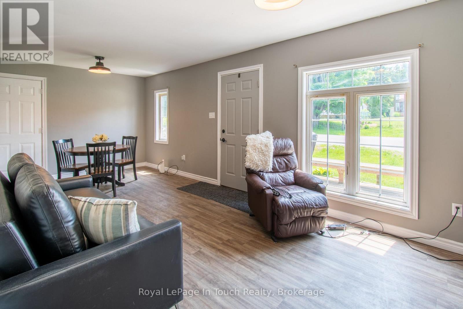 












78 KING RD

,
Tay (Waubaushene),




Ontario
L0K2C0

